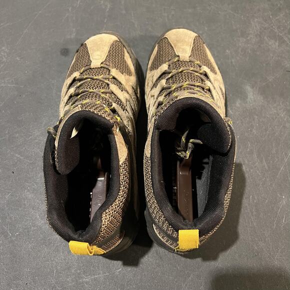 Athletic_Shoes